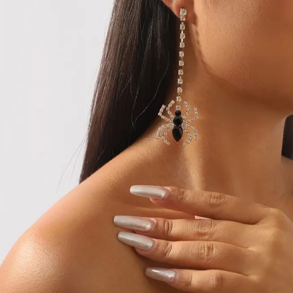 NEW Spider Web Chandelier Earrings Halloween Black Crystal Statement Jew… - Picture 4 of 5